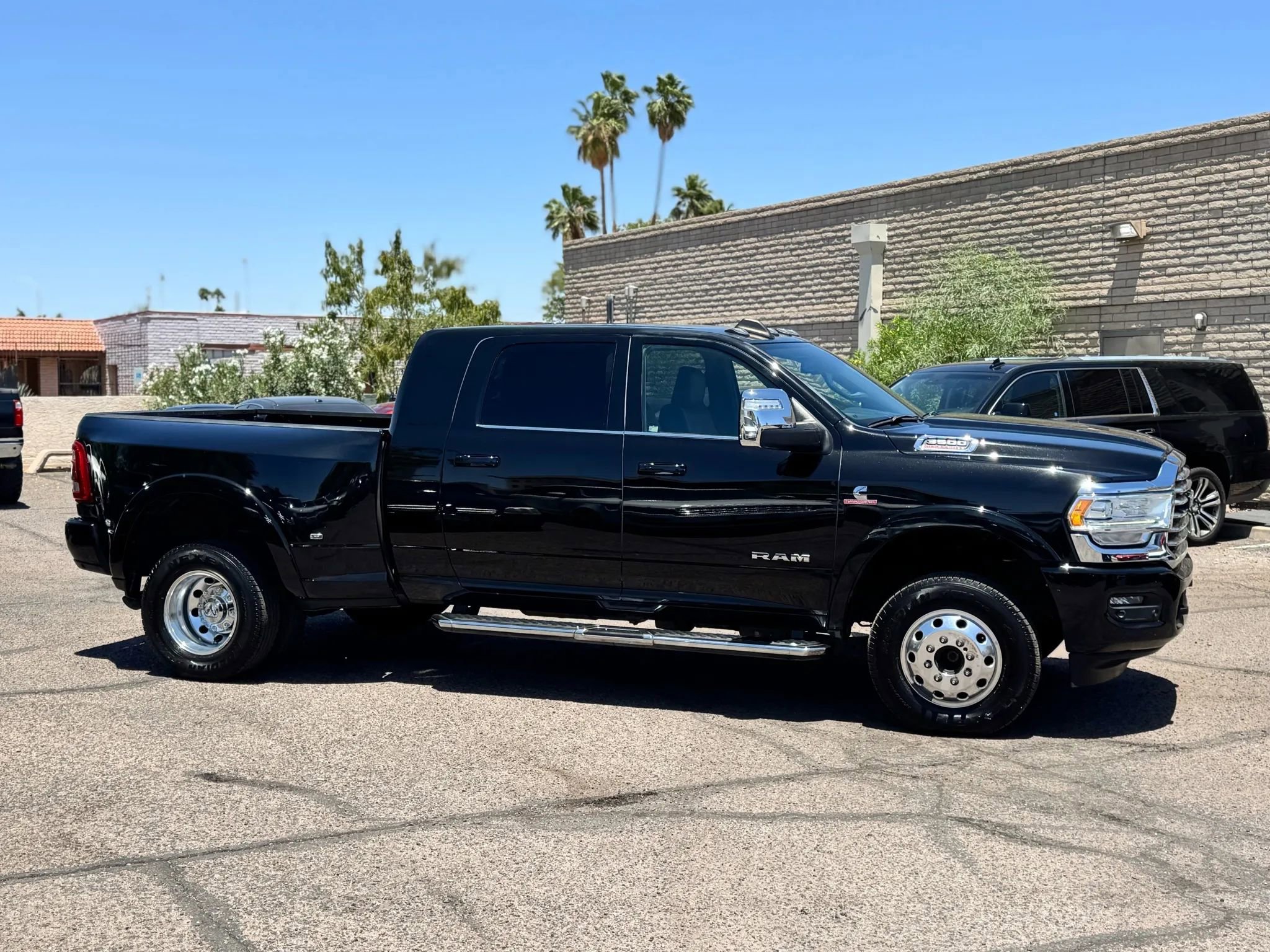 Used 2023 RAM 3500 Limited image 2