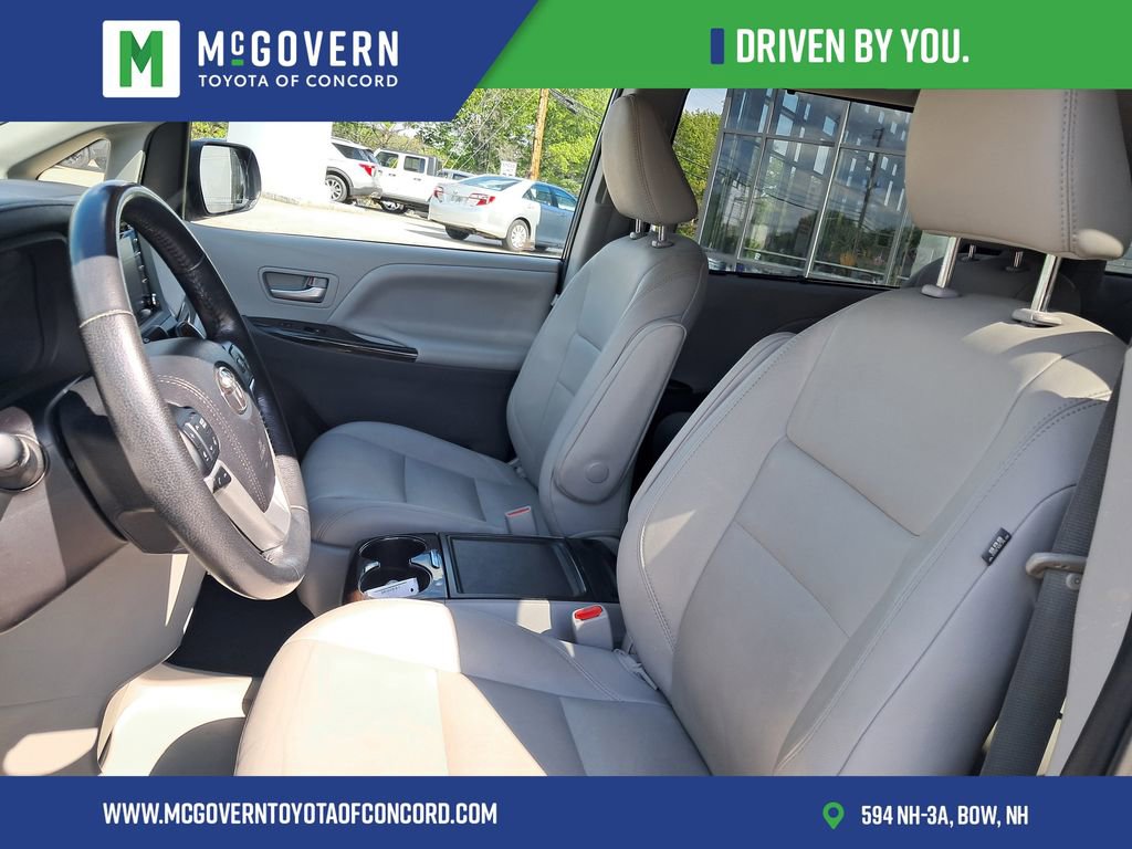 Used 2020 Toyota Sienna XLE w/ Carpet Mat Package AWD/4WD image 18