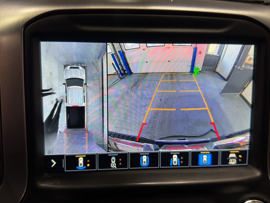 Used 2021 GMC Sierra 3500 SLT w/ SLT Preferred Package image 31