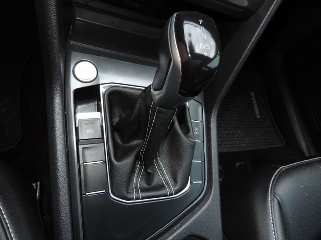 Used 2023 Volkswagen Tiguan SE w/ Panoramic Sunroof Package FWD image 25