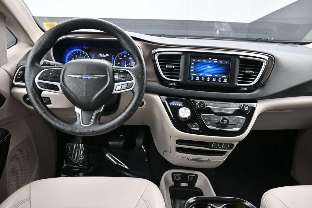 Used 2021 Chrysler Voyager Lxi FWD image 20