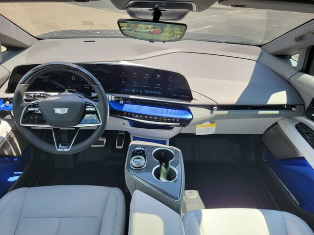 New 2027 Cadillac Optiq Luxury w/ LPO, Floor Liner Package AWD/4WD image 8