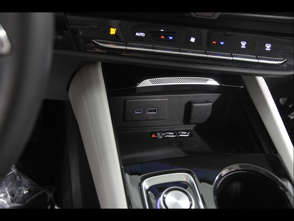Certified 2025 Buick Envision Avenir AWD/4WD image 18