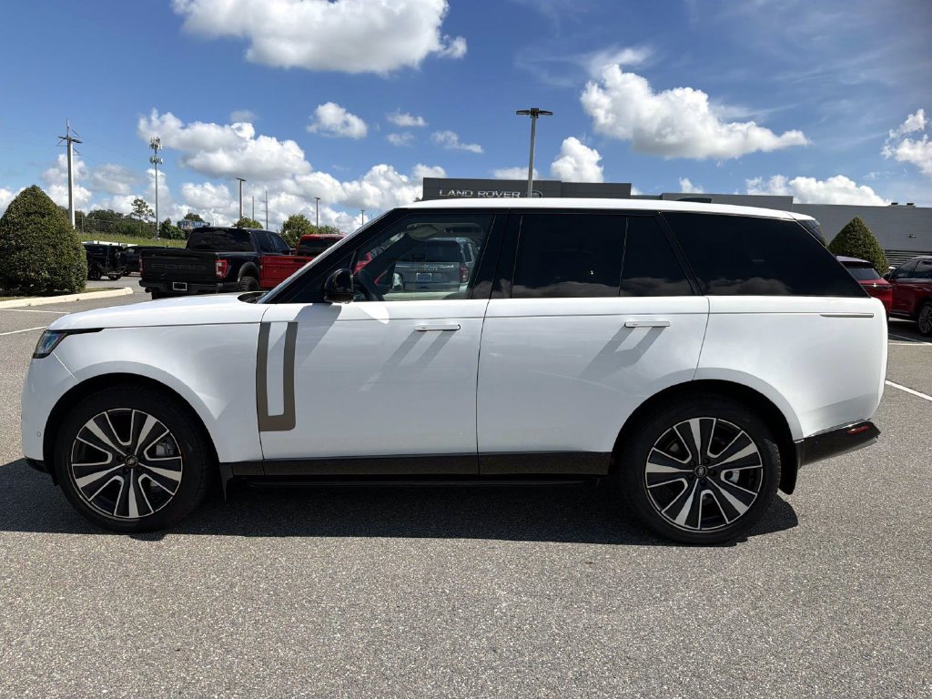 Used 2023 Land Rover Range Rover SE AWD/4WD image 2