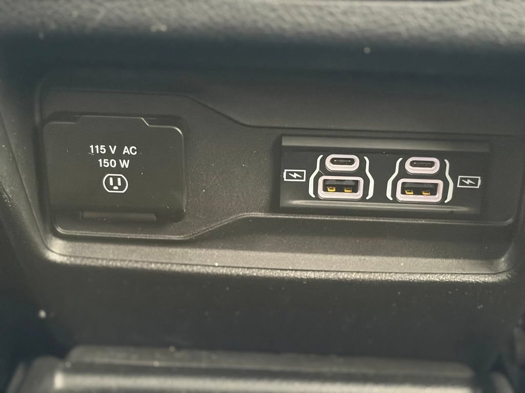 Used 2023 Jeep Grand Cherokee L Altitude AWD/4WD image 19