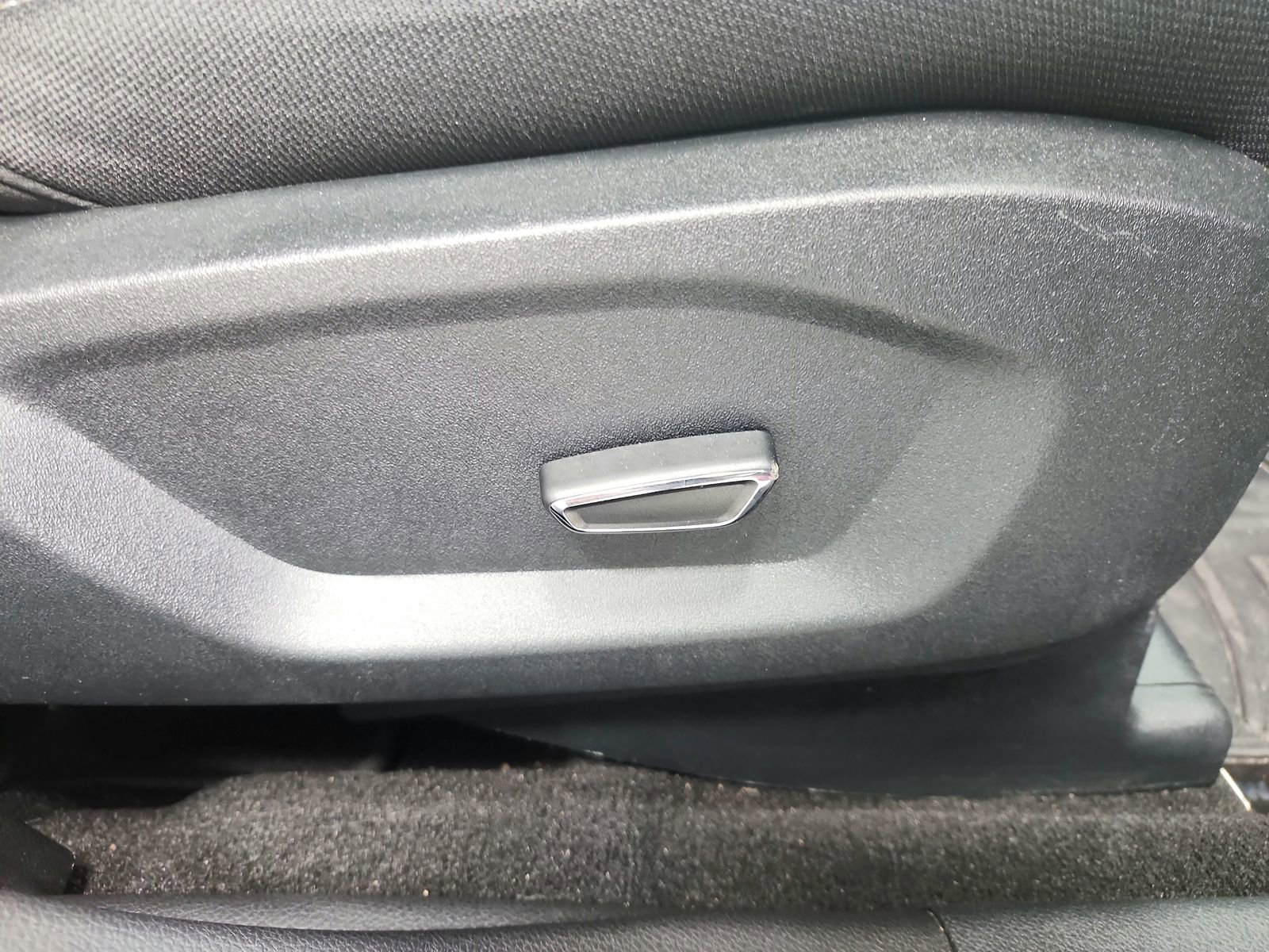 Used 2018 Ford Explorer XLT image 36