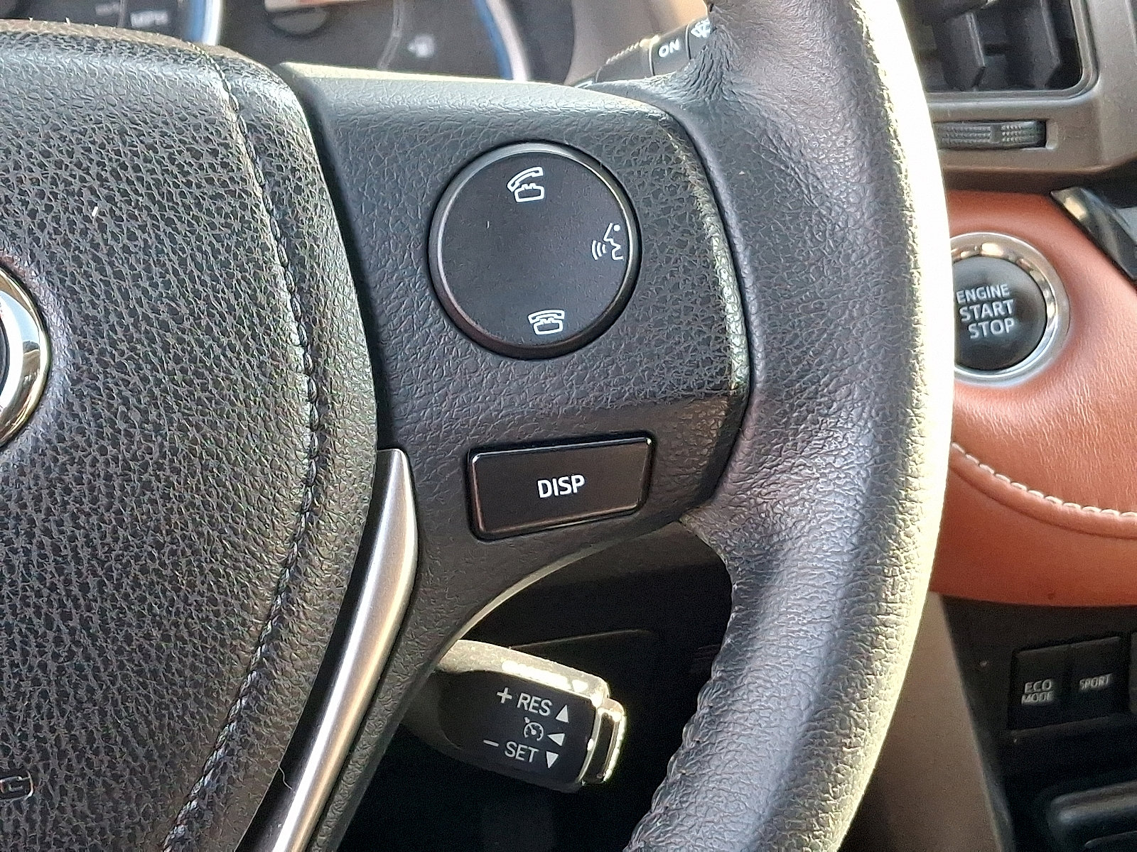 Used 2015 Toyota RAV4 Limited image 23