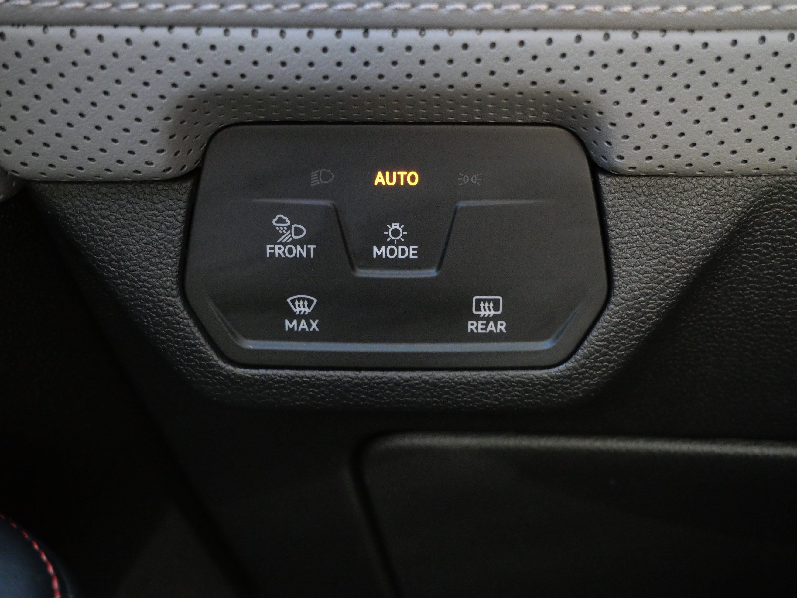 Certified 2024 Volkswagen Atlas Peak Edition SEL AWD/4WD image 27