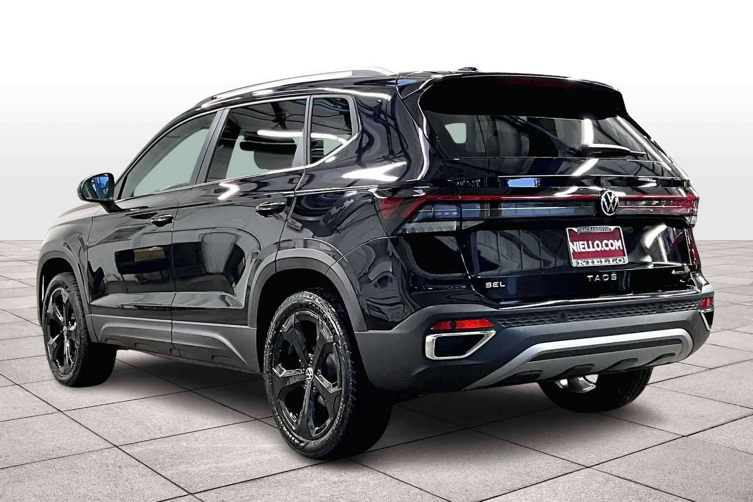 New 2026 Volkswagen Taos SEL image 3