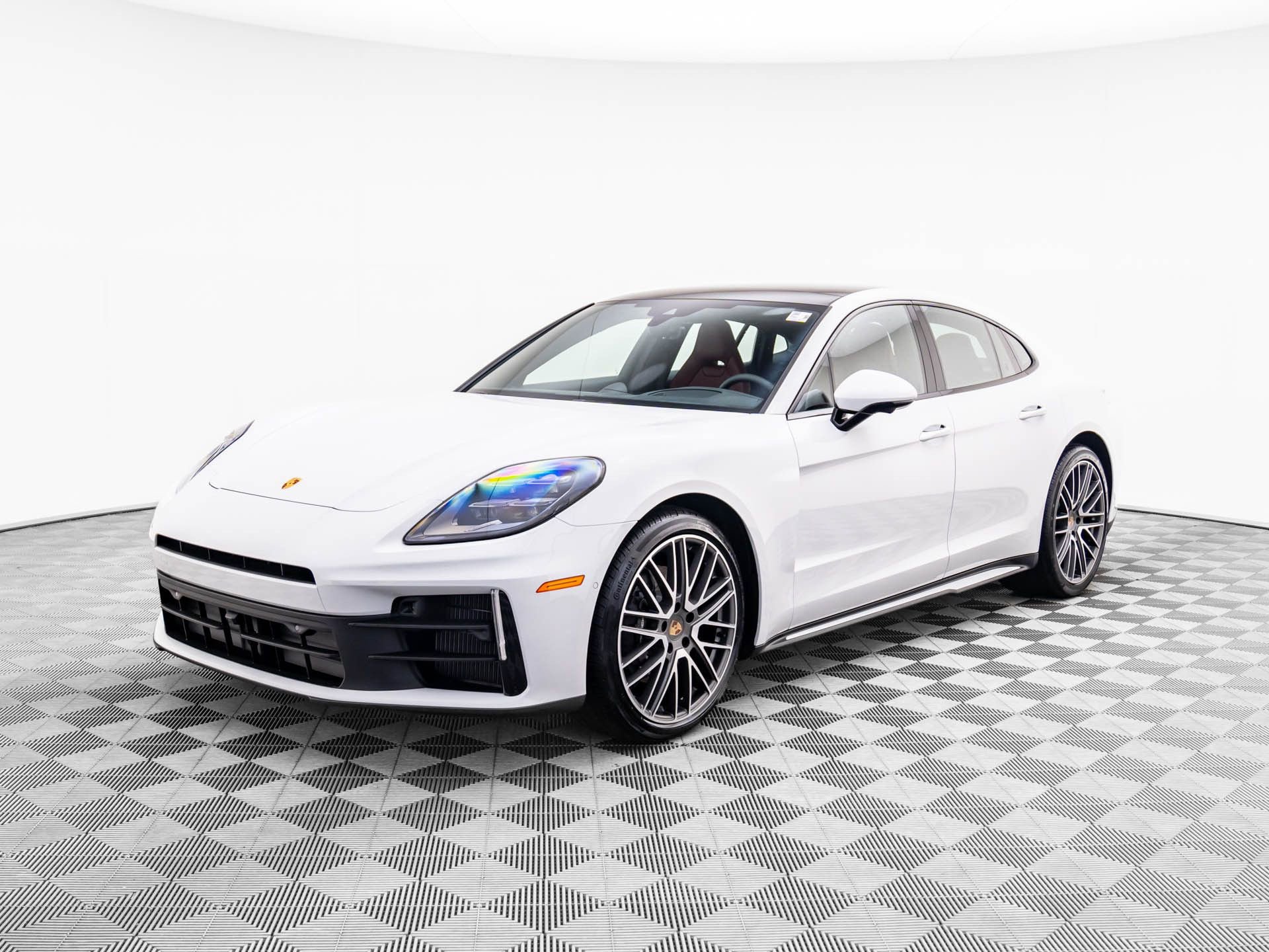 New 2025 Porsche Panamera 4 image 1