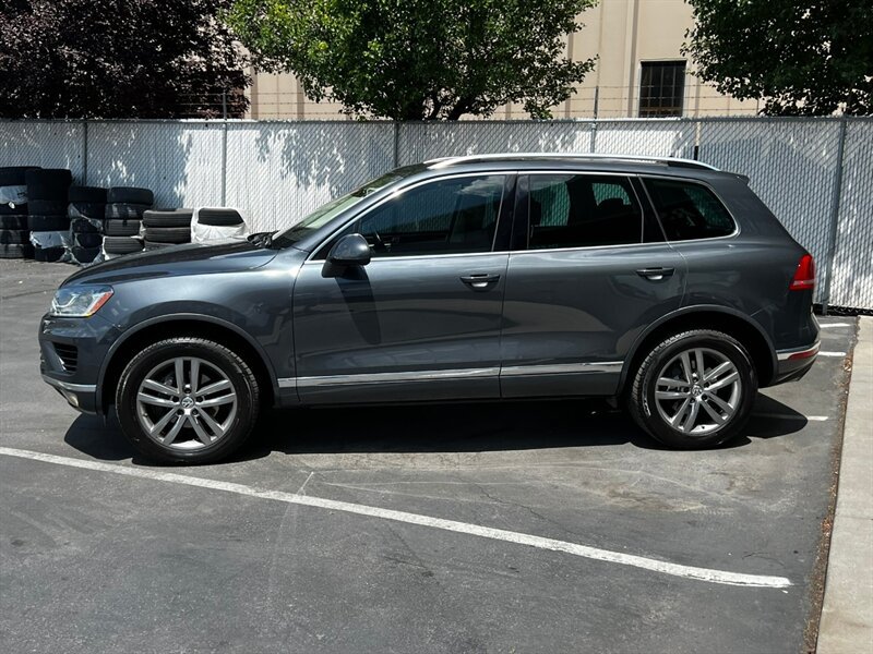 Used 2016 Volkswagen Touareg VR6 AWD/4WD image 4
