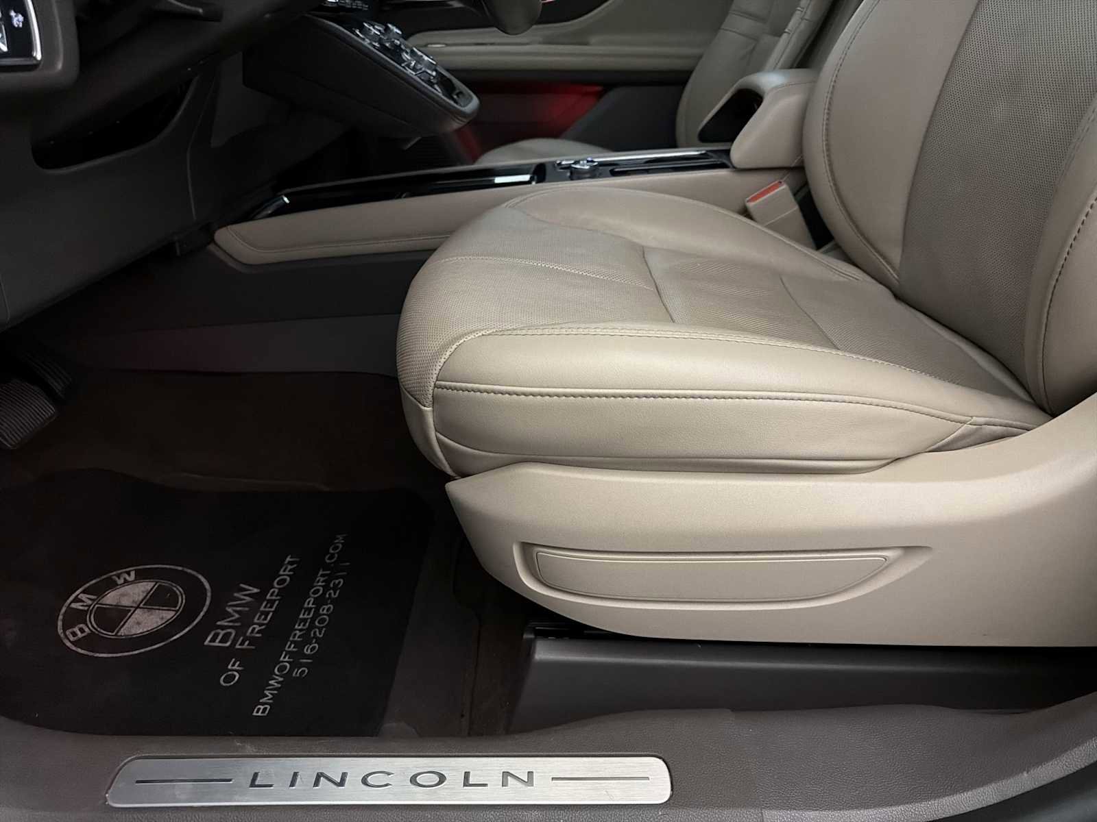 Used 2020 Lincoln Corsair AWD w/ Premium Package image 10