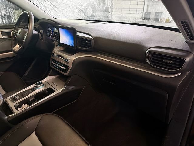 Used 2022 Ford Explorer XLT w/ Equipment Group 202A image 12