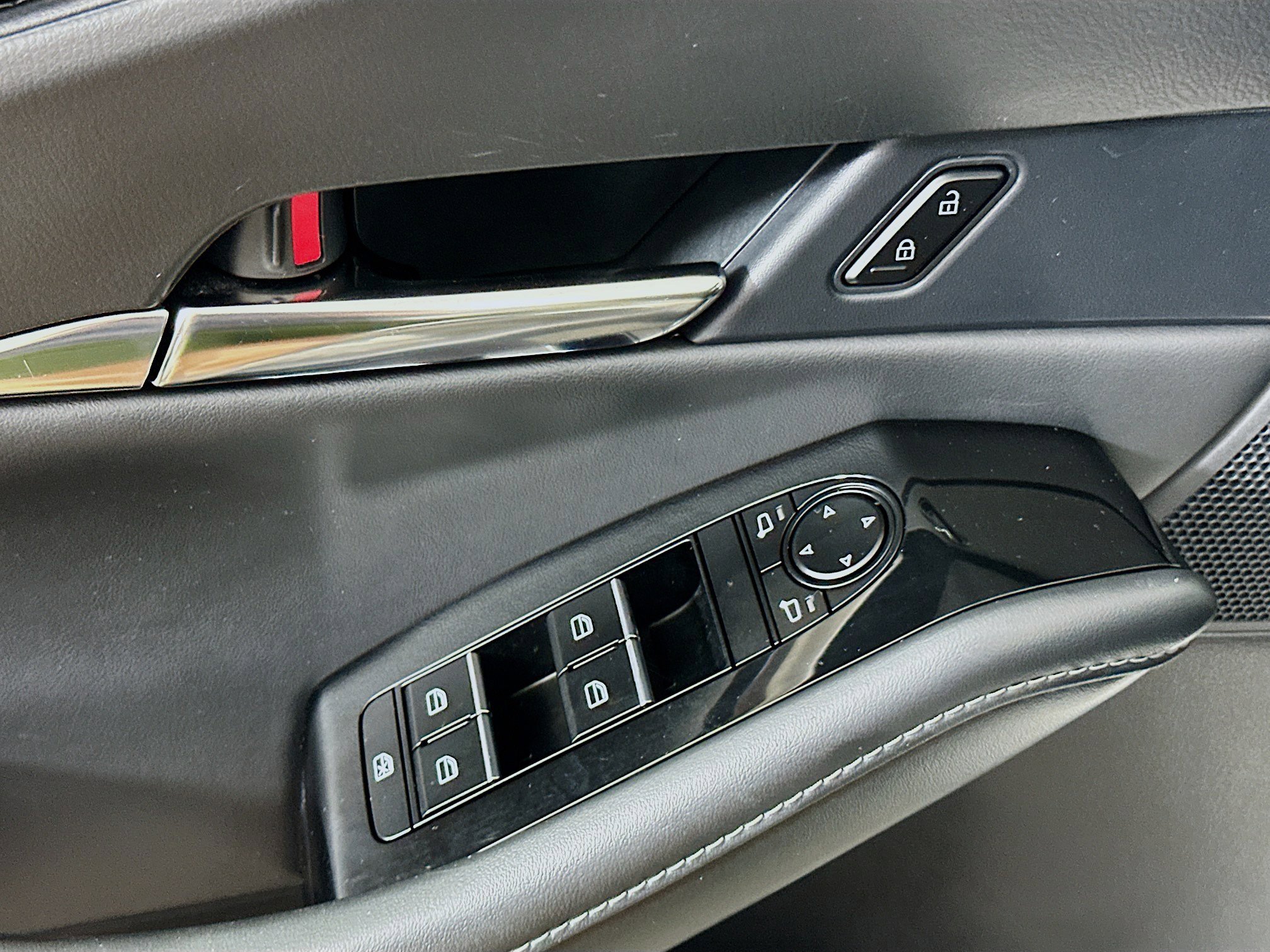 Used 2025 MAZDA CX-30 AWD 2.5 S w/ Preferred Package image 15