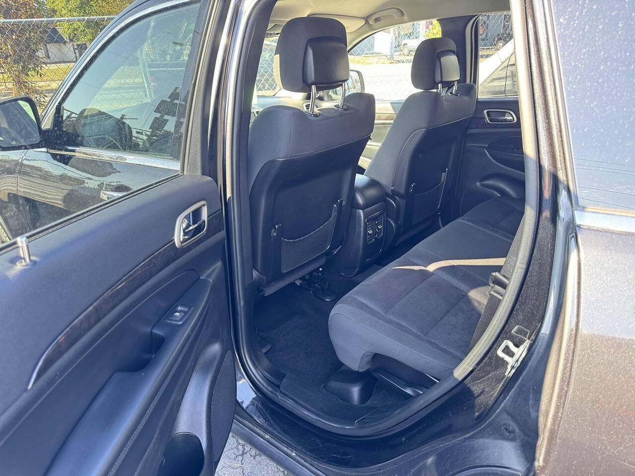 Used 2011 Jeep Grand Cherokee Laredo AWD/4WD image 5