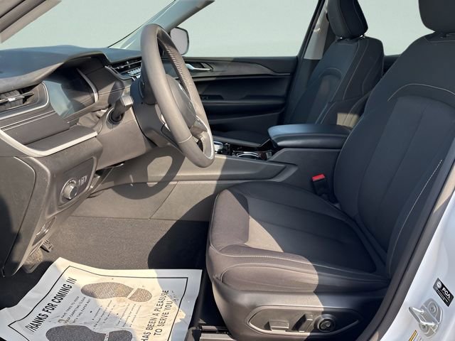 Used 2023 Jeep Grand Cherokee Laredo w/ Luxury Tech Group I image 7