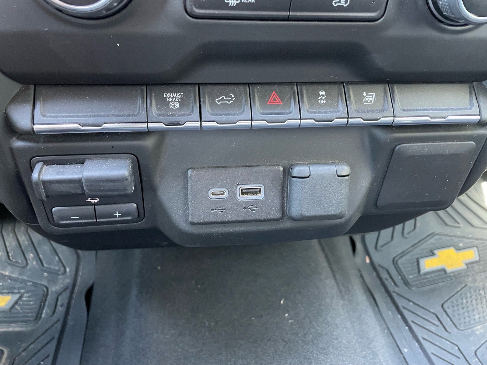 Used 2023 Chevrolet Silverado 2500 Custom w/ Custom Value Package AWD/4WD image 6