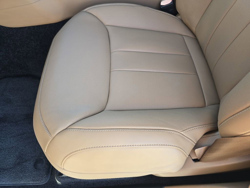 New 2026 Land Rover Range Rover SE image 30