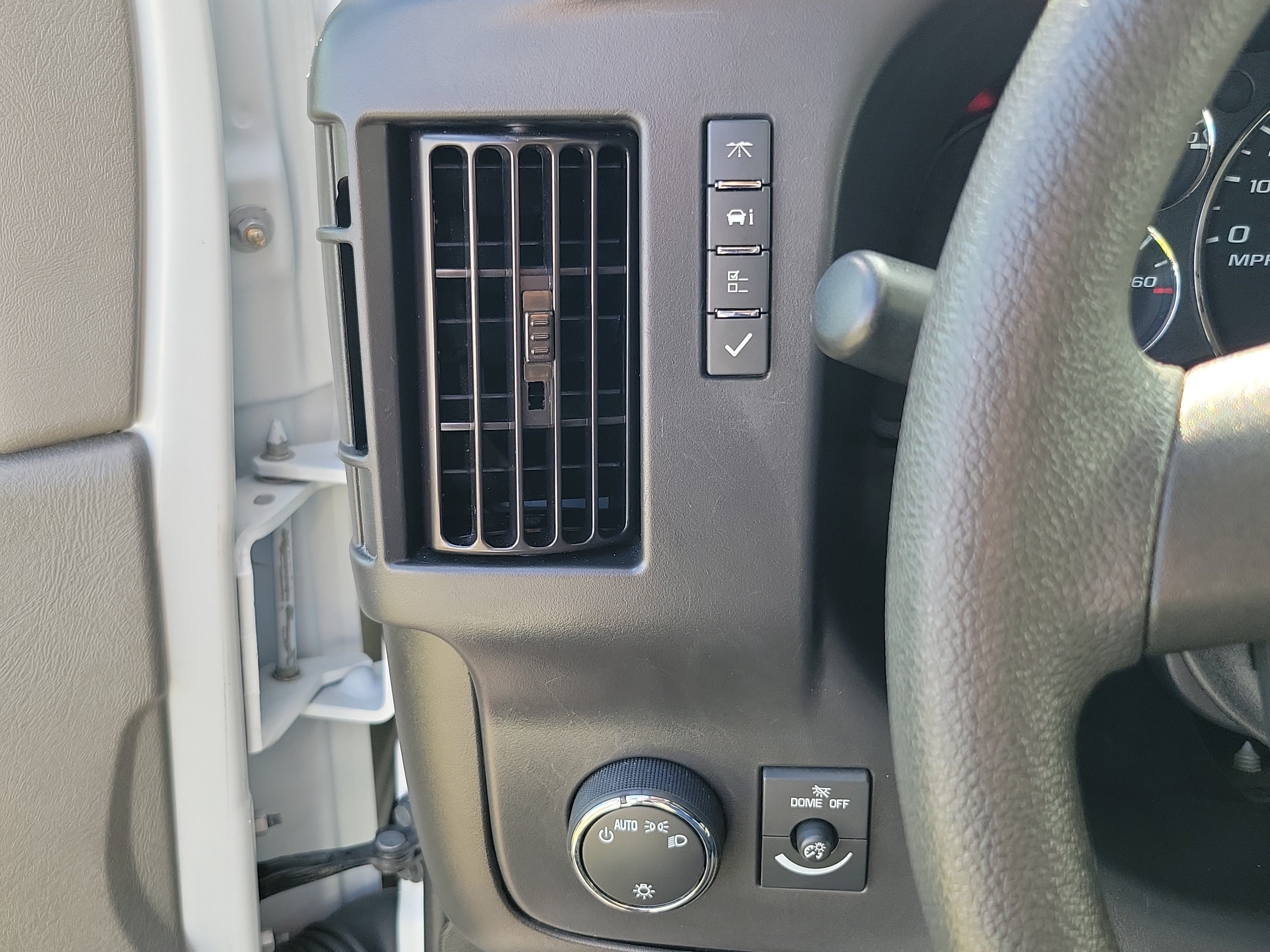 Used 2025 GMC Savana 3500 LT w/ LT Preferred Equipment Group RWD image 17