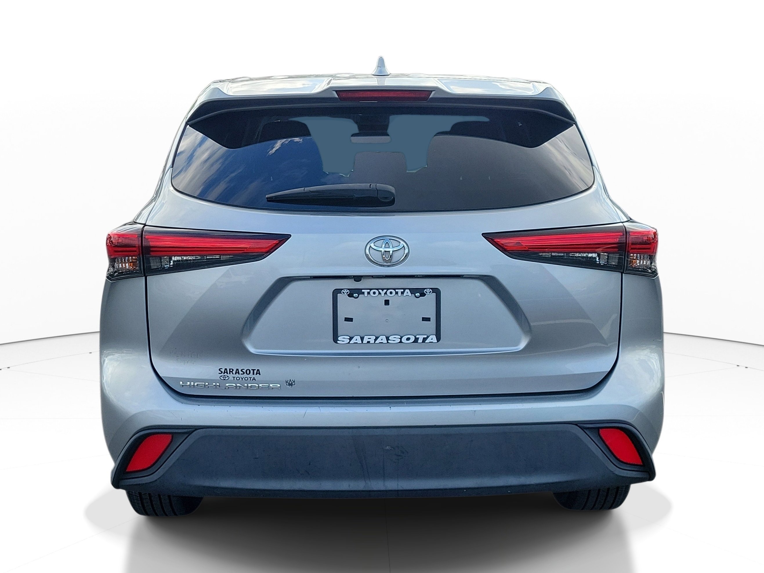 Used 2021 Toyota Highlander L FWD image 5