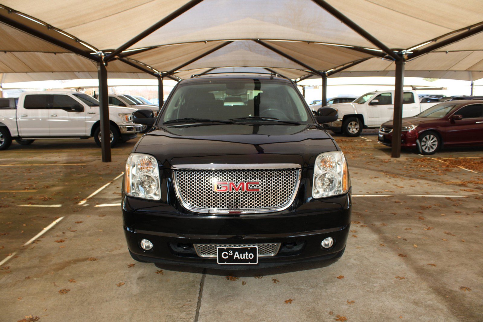 Used 2013 GMC Yukon Denali image 2