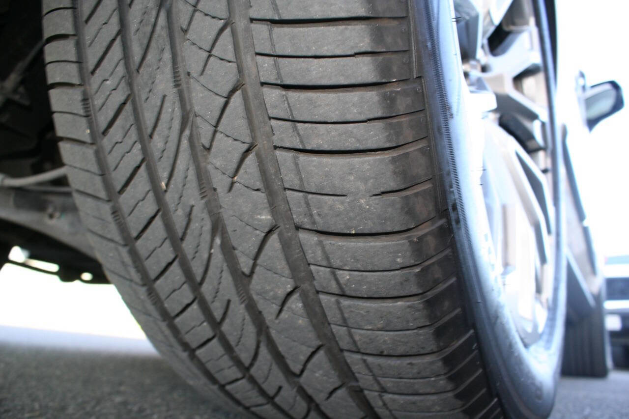 Used 2021 GMC Yukon Denali w/ Denali Premium Package image 45