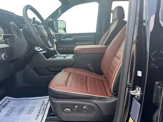 New 2026 GMC Sierra 3500 Denali Ultimate w/ LPO, Black Badging Package AWD/4WD image 9