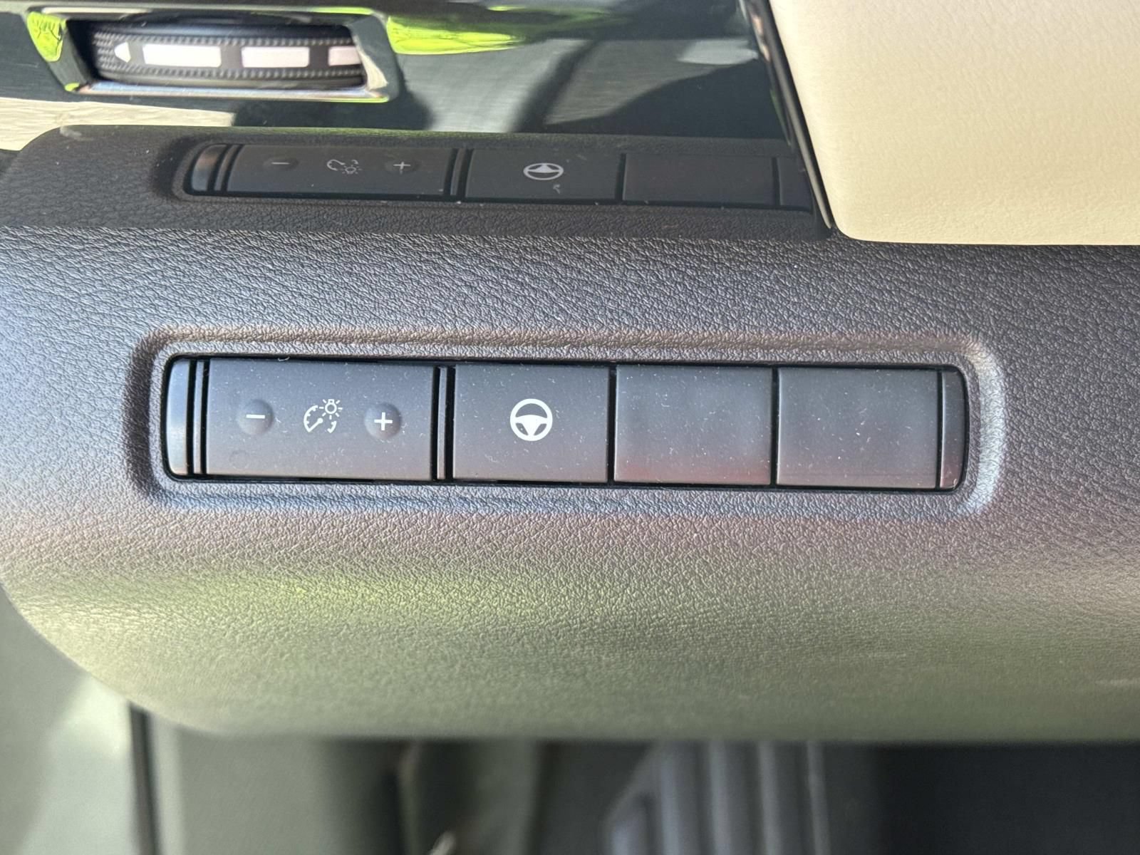 Used 2024 Nissan Pathfinder SV FWD image 21