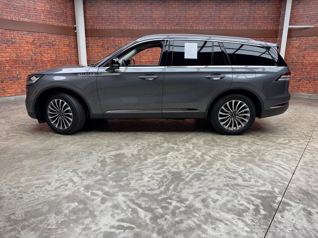 Used 2024 Lincoln Aviator Reserve w/ Equipment Group 201A image 2