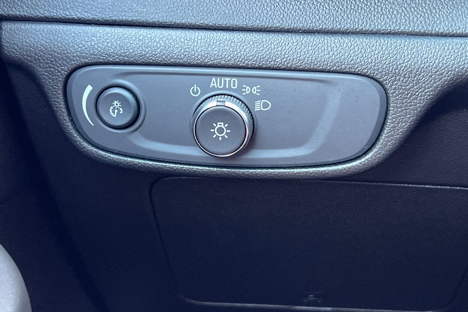 Used 2023 Chevrolet Bolt LT FWD image 36
