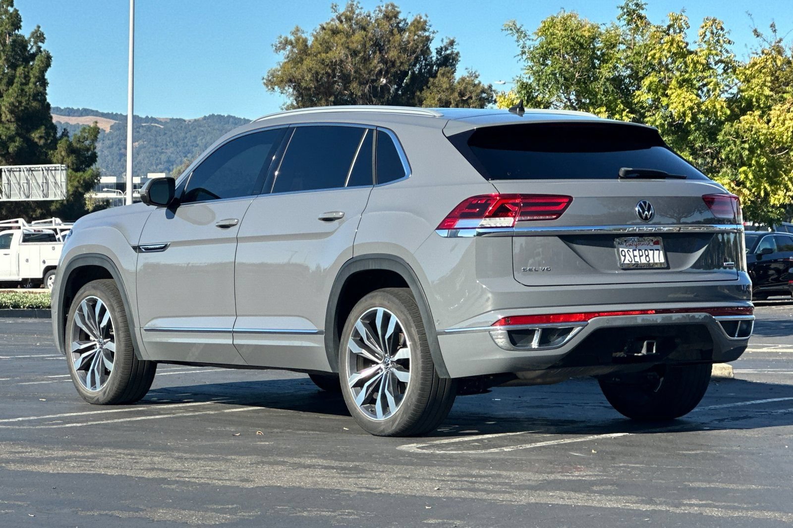 Used 2021 Volkswagen Atlas Cross Sport SEL Premium R-Line w/ Luggage Net & Mats Package AWD/4WD image 6
