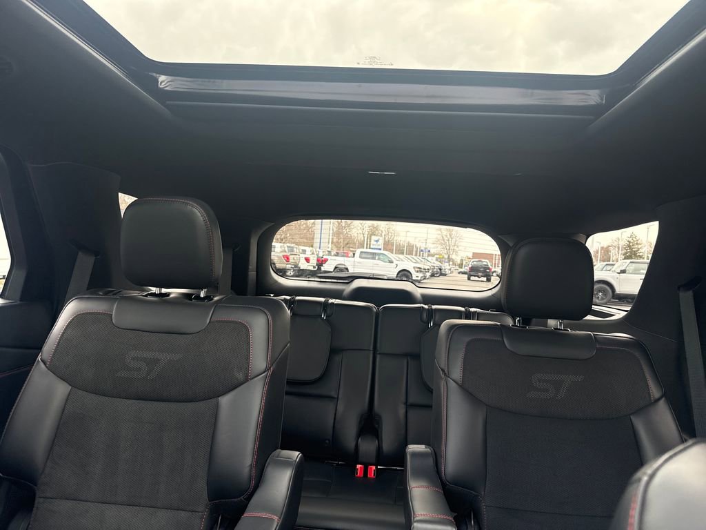 Used 2025 Ford Explorer ST image 44