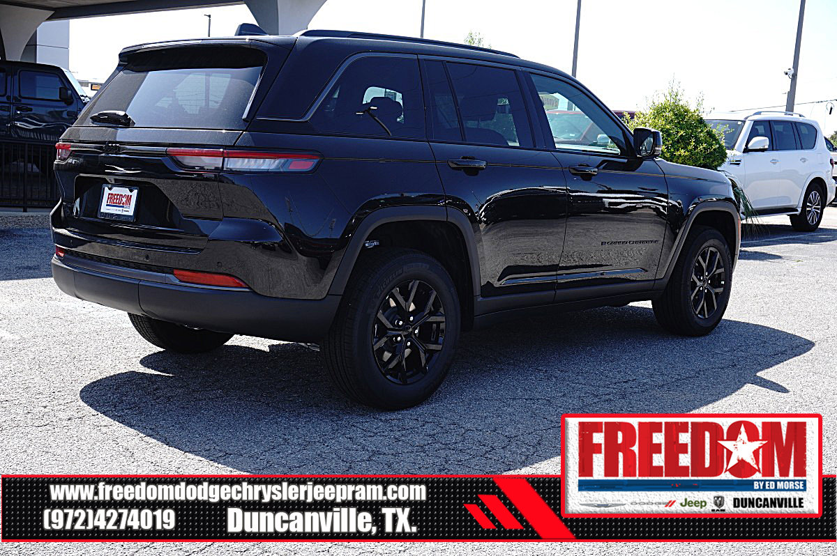 New 2026 Jeep Grand Cherokee Altitude RWD image 5