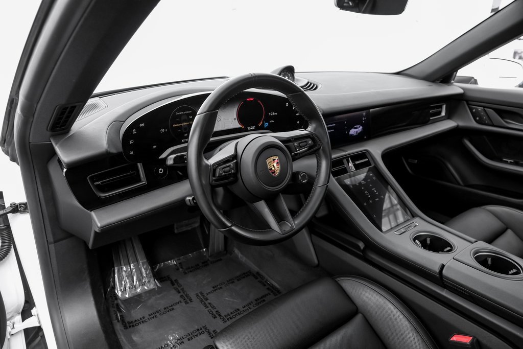 Used 2022 Porsche Taycan image 3