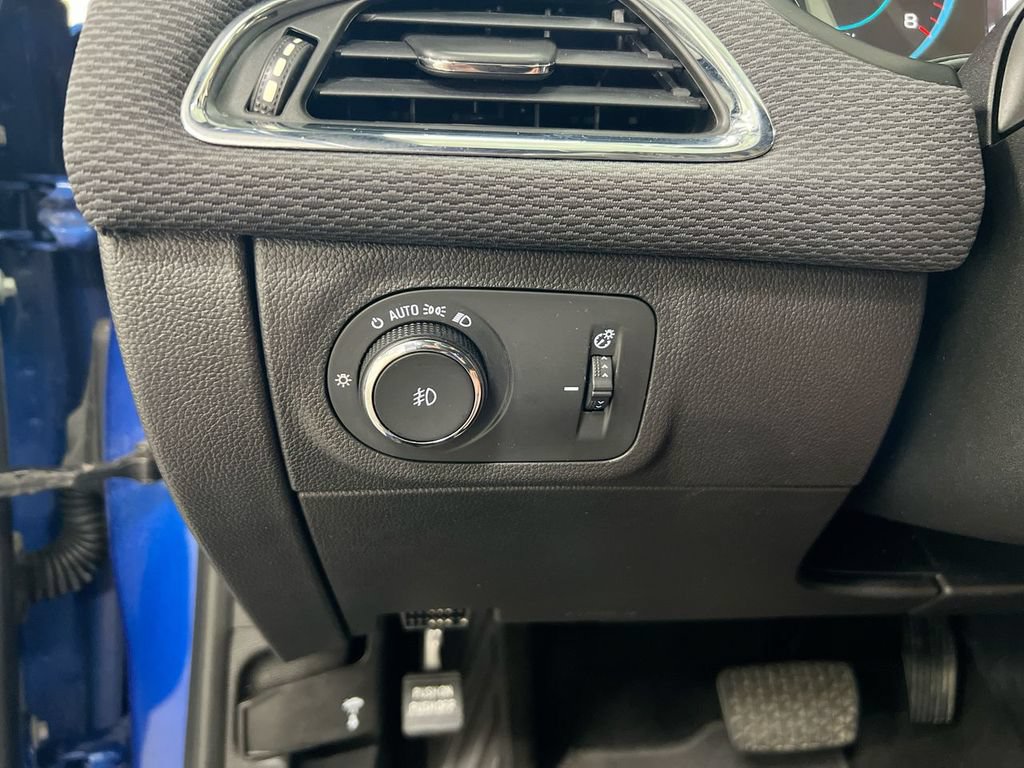 Used 2018 Chevrolet Cruze LT w/ RS Package FWD image 18