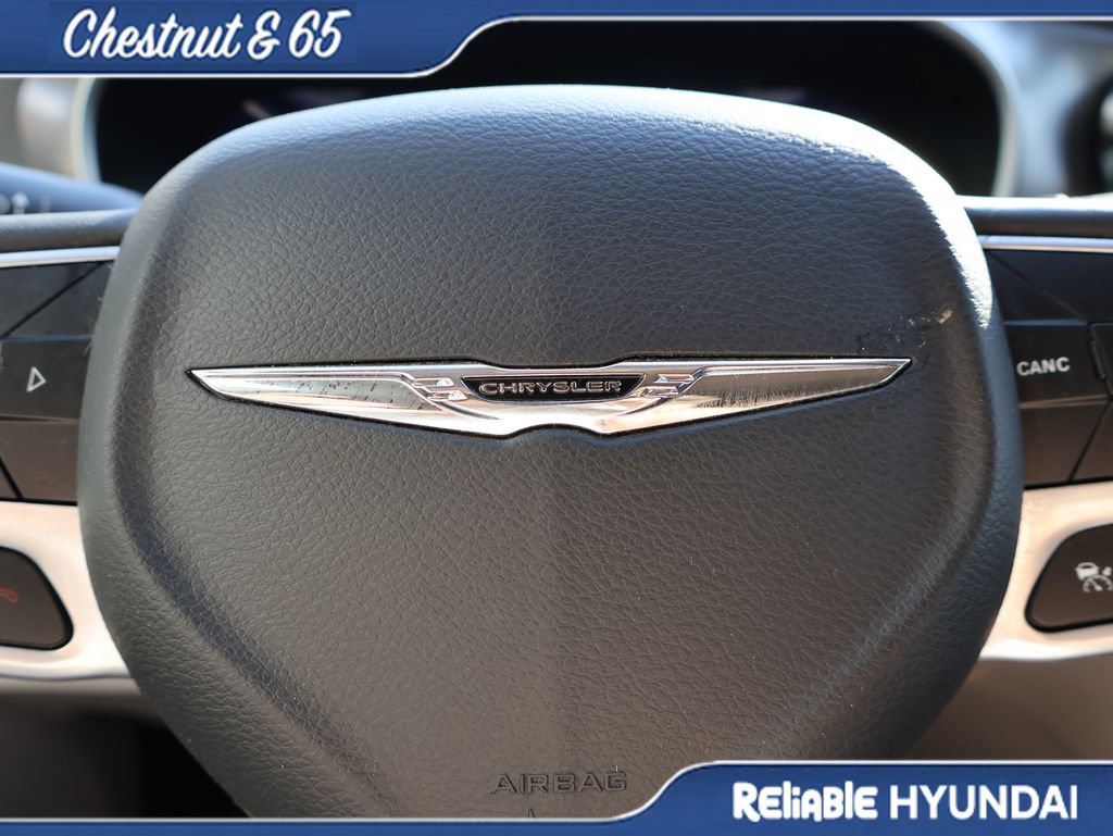 Used 2023 Chrysler Pacifica Touring-L AWD/4WD image 26
