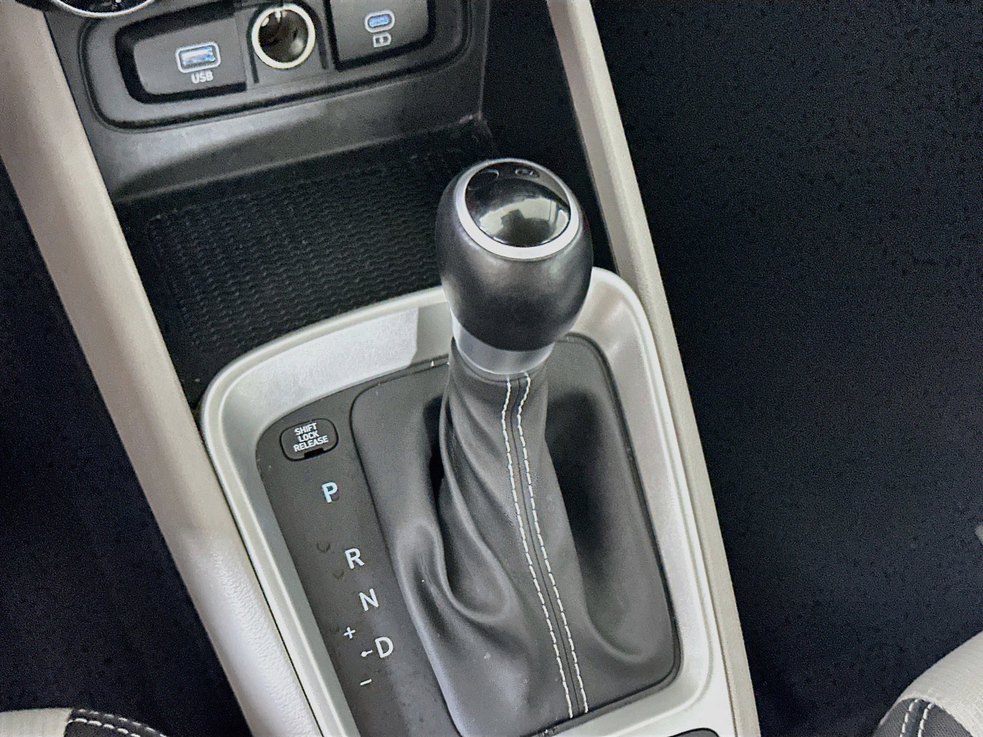 Used 2025 Hyundai Venue SEL FWD image 24
