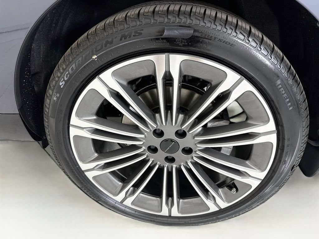 New 2026 Land Rover Range Rover Long Wheelbase SE AWD/4WD image 31