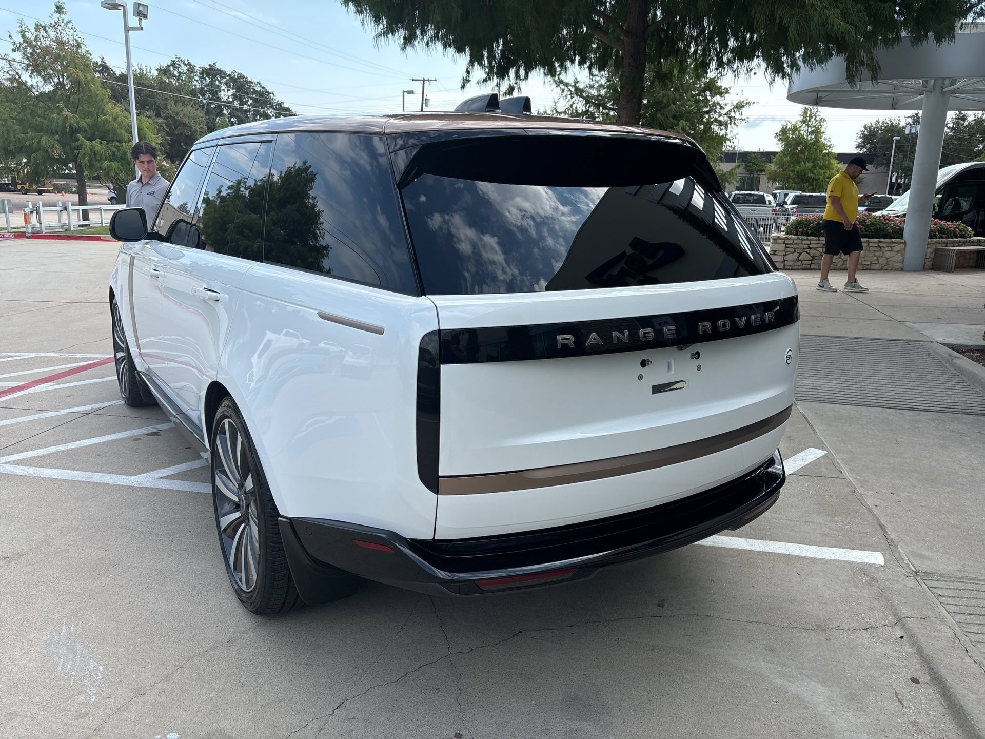 Used 2024 Land Rover Range Rover SV AWD/4WD image 8