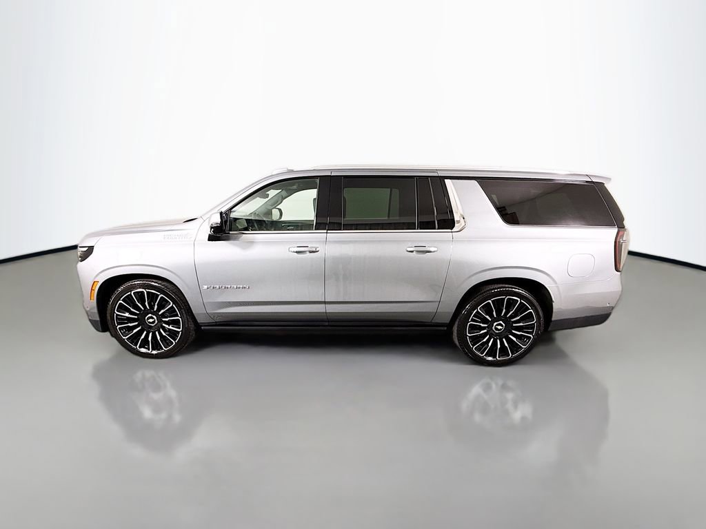 Used 2025 Chevrolet Suburban High Country AWD/4WD image 4