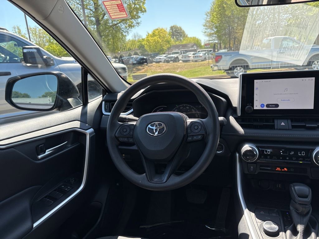 Used 2025 Toyota RAV4 XLE AWD/4WD image 35