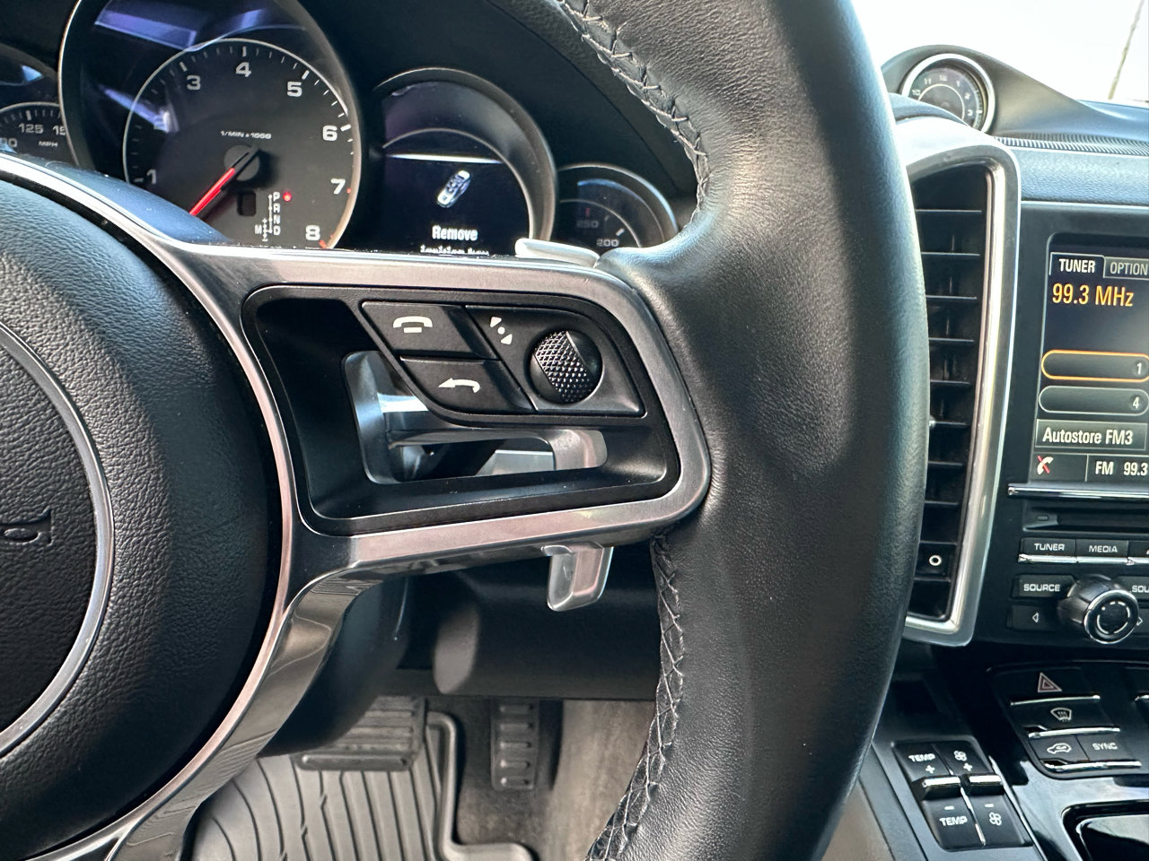 Used 2016 Porsche Cayenne image 22