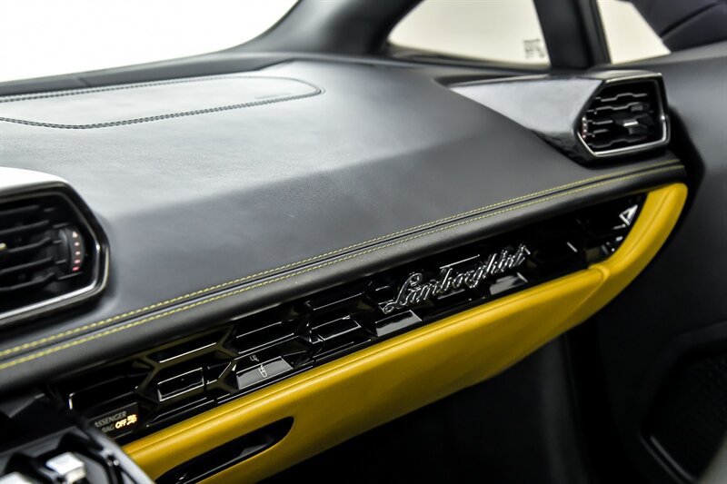 Used 2021 Lamborghini Huracan EVO RWD image 40