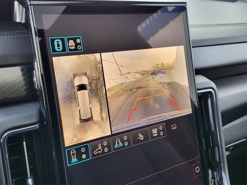 Used 2025 GMC Yukon XL AT4 image 22