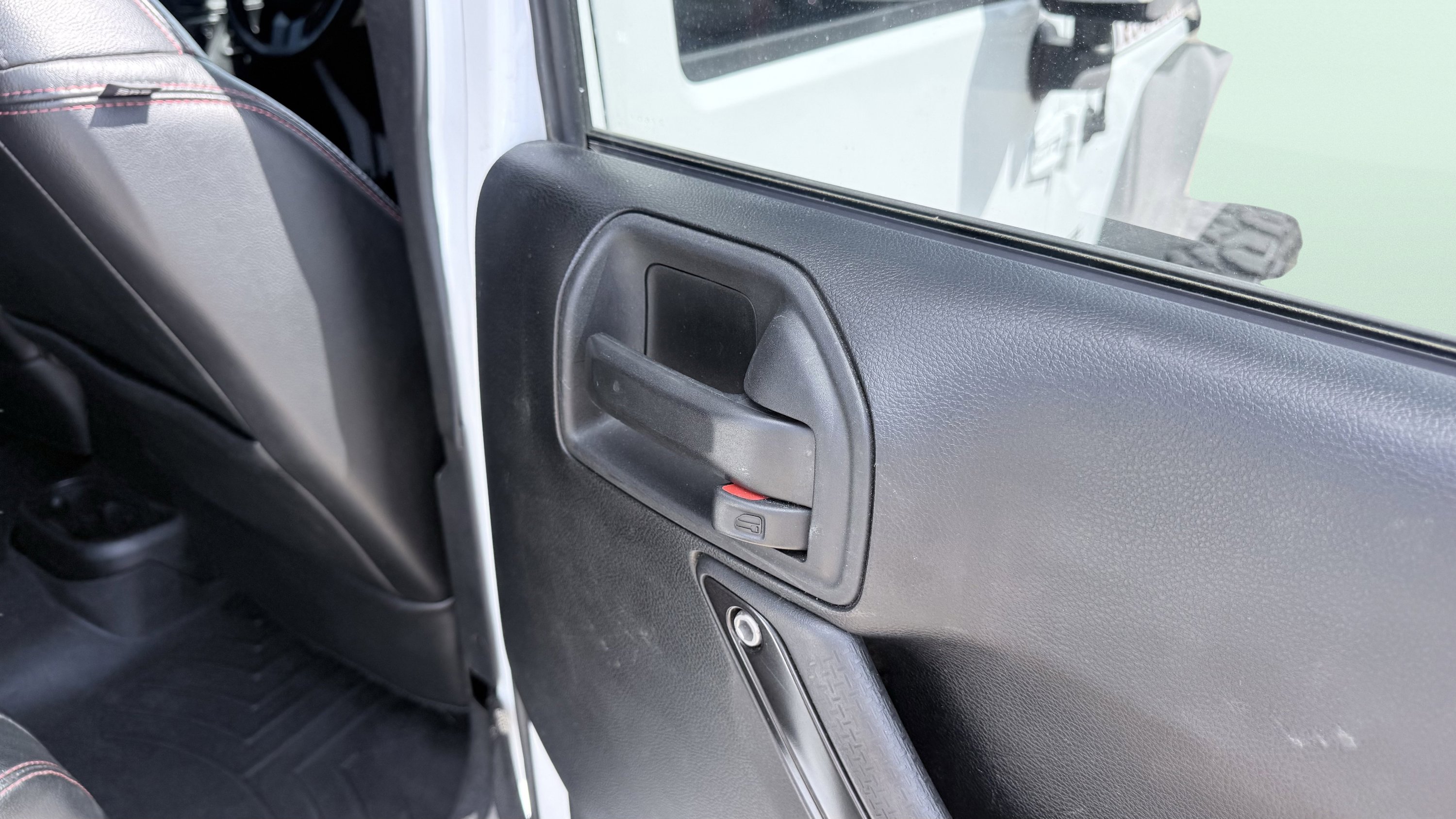 Used 2018 Jeep Wrangler Unlimited Rubicon AWD/4WD image 39