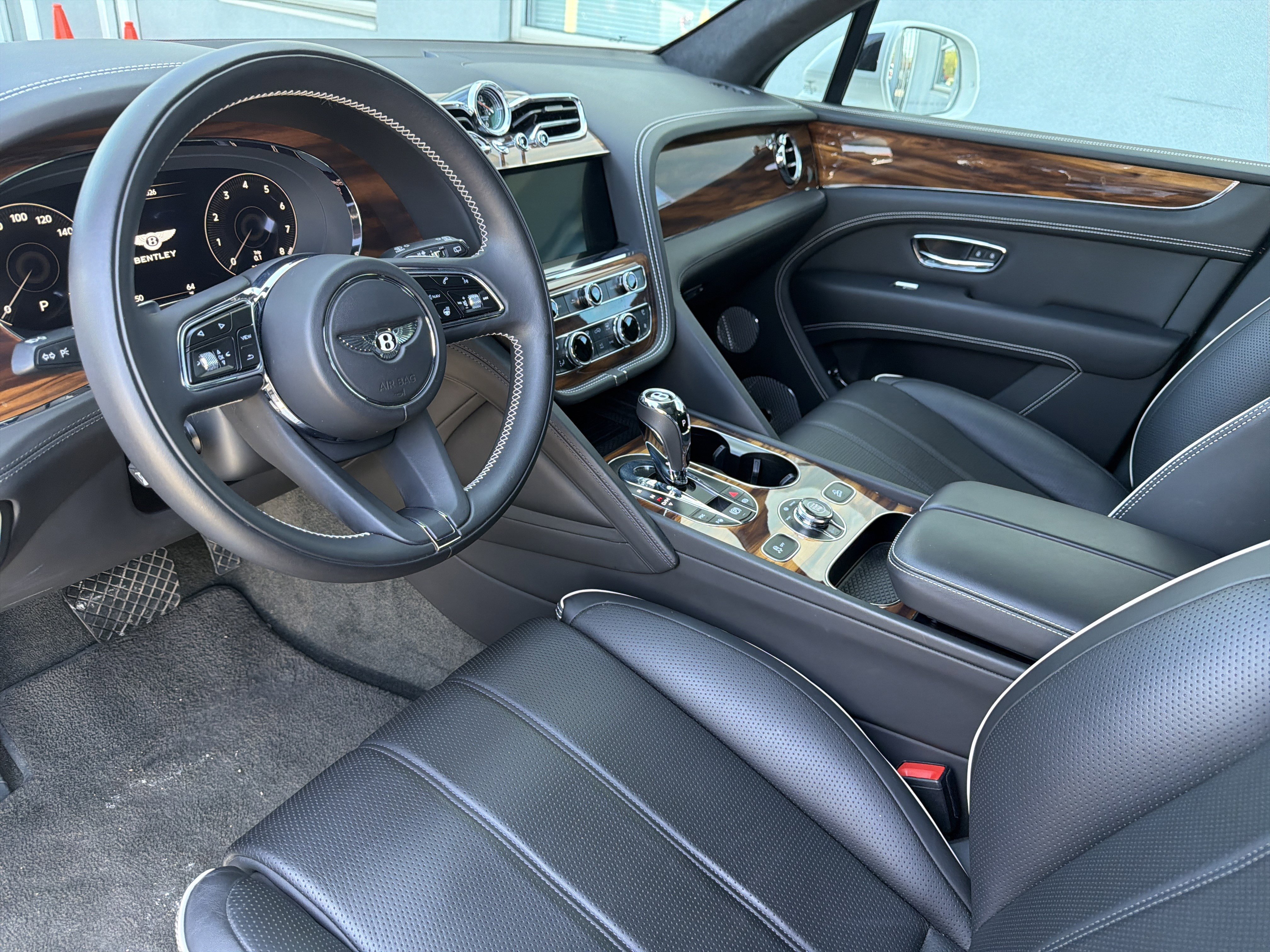 Used 2021 Bentley Bentayga AWD/4WD image 13