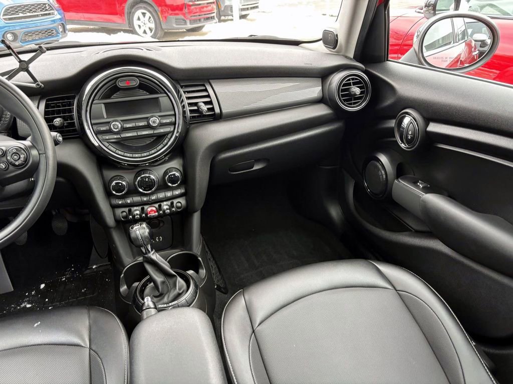 Used 2015 MINI Cooper 4-Door Hardtop image 28
