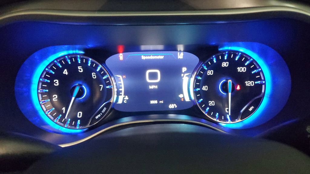 Used 2025 Chrysler Voyager LX image 30