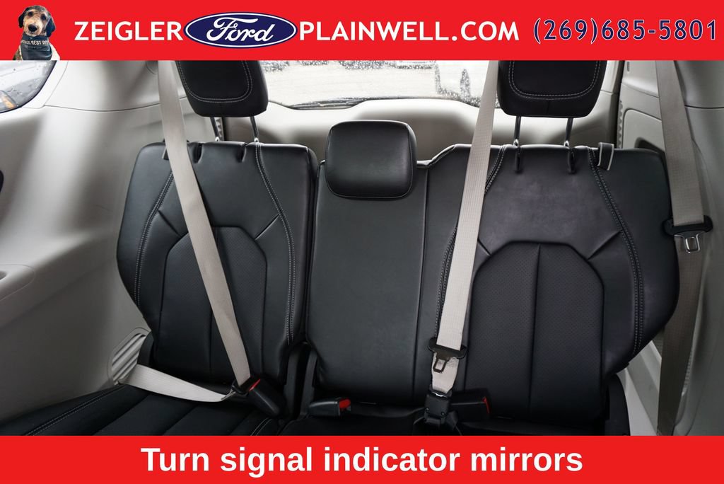 Used 2024 Chrysler Pacifica Touring-L FWD image 13