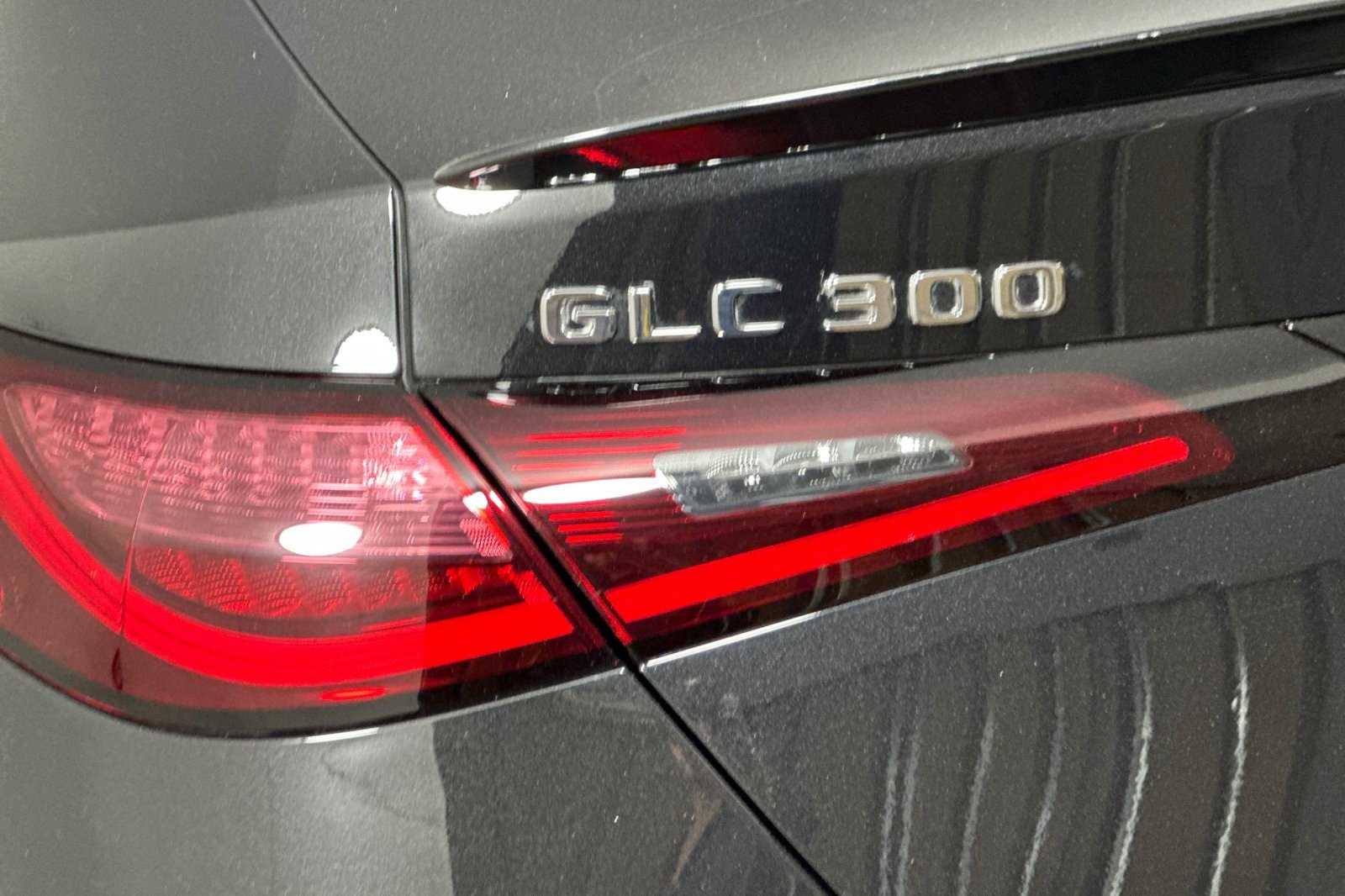 Used 2025 Mercedes-Benz GLC 300 4MATIC image 27